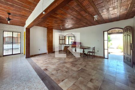 Sala de casa à venda com 3 quartos, 720m² em Itaipu, Niterói