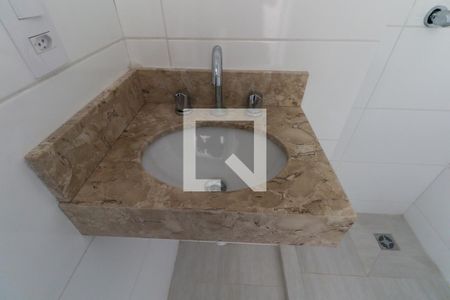 Banheiro Social de apartamento para alugar com 1 quarto, 18m² em Vila Izabel, Curitiba