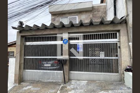 Casa à venda com 300m², 4 quartos e 2 vagas Casa à venda com 300m², 4 quartos e 2 vagasFachada