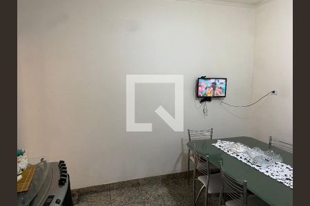 Casa à venda com 300m², 4 quartos e 2 vagas Casa à venda com 300m², 4 quartos e 2 vagasCozinha