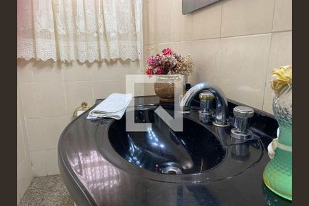 Casa à venda com 300m², 4 quartos e 2 vagas Casa à venda com 300m², 4 quartos e 2 vagasLavabo