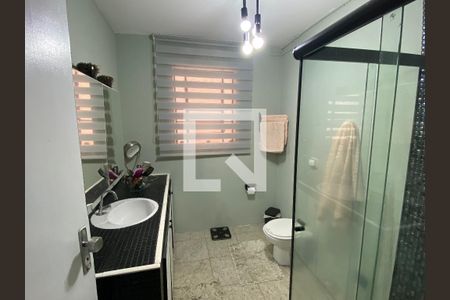 Casa à venda com 300m², 4 quartos e 2 vagas Casa à venda com 300m², 4 quartos e 2 vagasBanheiro