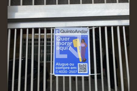 Casa à venda com 300m², 4 quartos e 2 vagas Casa à venda com 300m², 4 quartos e 2 vagasFachada