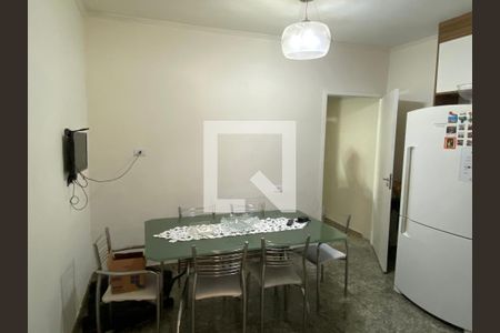 Casa à venda com 300m², 4 quartos e 2 vagas Casa à venda com 300m², 4 quartos e 2 vagasCozinha