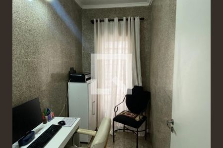 Casa à venda com 300m², 4 quartos e 2 vagas Casa à venda com 300m², 4 quartos e 2 vagasEscritório