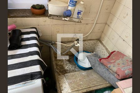 Casa à venda com 300m², 4 quartos e 2 vagas Casa à venda com 300m², 4 quartos e 2 vagasÁrea de Serviço