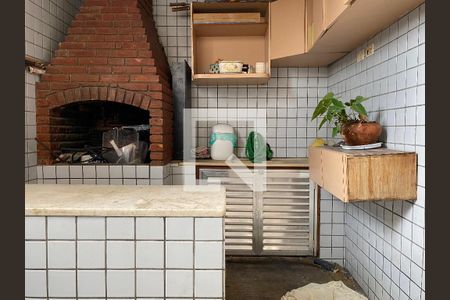 Casa à venda com 300m², 4 quartos e 2 vagas Casa à venda com 300m², 4 quartos e 2 vagasChurrasqueira