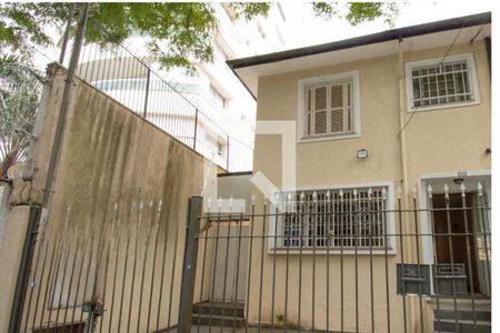 Casa à venda com 142m², 3 quartos e 2 vagas Casa à venda com 142m², 3 quartos e 2 vagasFachada