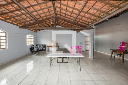 Casa à venda com 406m², 3 quartos e 3 vagasSalão de Festas