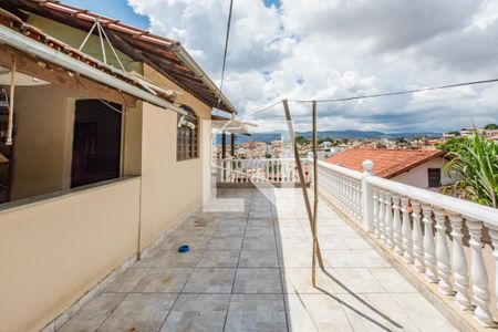 Casa à venda com 406m², 3 quartos e 3 vagasVaranda