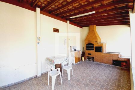 Casa à venda com 300m², 3 quartos e 3 vagas Casa à venda com 300m², 3 quartos e 3 vagasÁrea comum - Churrasqueira