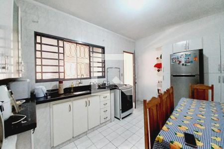 Casa à venda com 300m², 3 quartos e 3 vagas Casa à venda com 300m², 3 quartos e 3 vagasCozinha