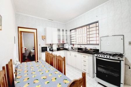 Casa à venda com 300m², 3 quartos e 3 vagas Casa à venda com 300m², 3 quartos e 3 vagasCozinha