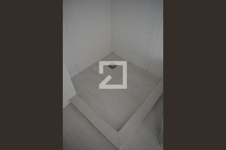 Banheiro de apartamento para alugar com 1 quarto, 18m² em Vila Izabel, Curitiba