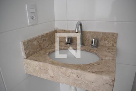Banheiro de apartamento para alugar com 1 quarto, 18m² em Vila Izabel, Curitiba