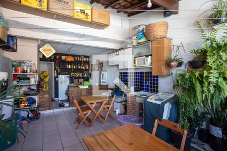 Casa à venda com 120m², 3 quartos e 1 vagaÁrea de Serviço