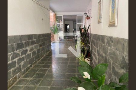 Casa à venda com 6 quartos, 200m² em Cambuci, São Paulo