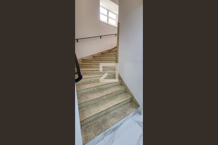 Apartamento para alugar com 180m², 3 quartos e 1 vagaEscada