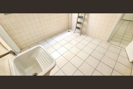 Apartamento para alugar com 180m², 3 quartos e 1 vagaÁrea de Serviço