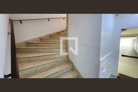 Apartamento para alugar com 180m², 3 quartos e 1 vagaEscada