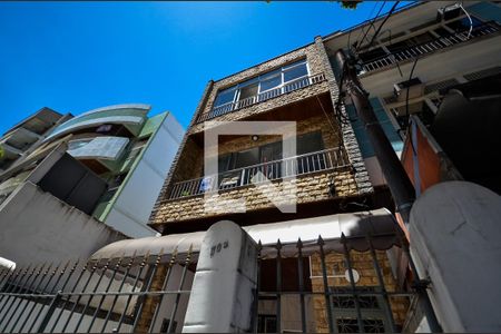 Casa à venda com 204m², 3 quartos e 1 vaga Casa à venda com 204m², 3 quartos e 1 vagaFachada