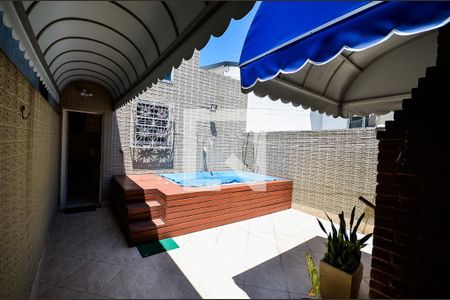 Casa à venda com 204m², 3 quartos e 1 vaga Casa à venda com 204m², 3 quartos e 1 vagaPiscina e Churrasqueira