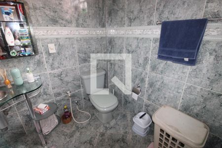 Banheiro de casa para alugar com 2 quartos, 80m² em Água Santa, Rio de Janeiro