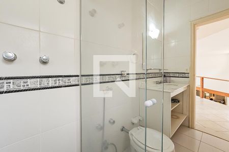 Casa de condomínio para alugar com 420m², 6 quartos e 5 vagasBanheiro da suite 4