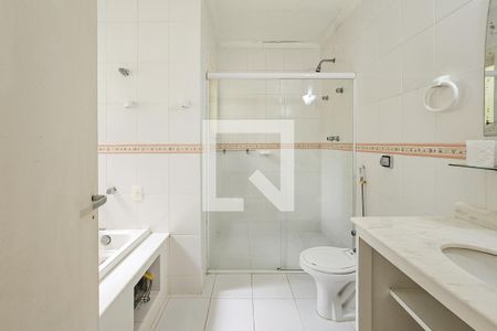 Casa de condomínio para alugar com 420m², 6 quartos e 5 vagasBanheiro da Suíte 2