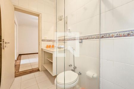 Casa de condomínio para alugar com 420m², 6 quartos e 5 vagasBanheiro 2