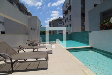 Apartamento à venda com 90m², 3 quartos e 2 vagas Apartamento à venda com 90m², 3 quartos e 2 vagasÁrea comum - Piscina