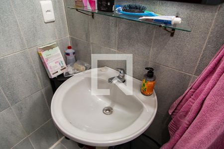 Casa à venda com 190m², 3 quartos e 2 vagas Casa à venda com 190m², 3 quartos e 2 vagasBanheiro Social - Pia