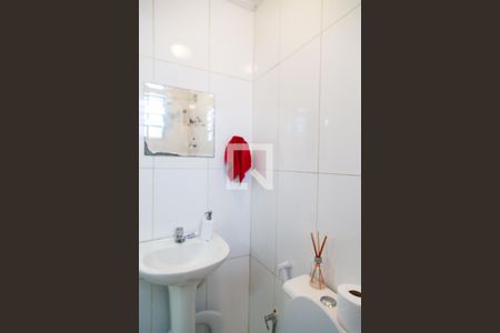 Casa à venda com 190m², 3 quartos e 2 vagas Casa à venda com 190m², 3 quartos e 2 vagasBanheiro Social 1