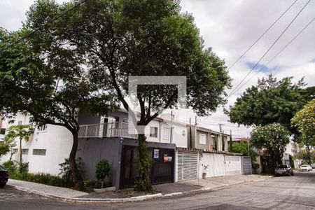 Casa à venda com 190m², 3 quartos e 2 vagas Casa à venda com 190m², 3 quartos e 2 vagasFachada