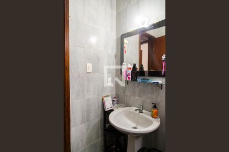 Casa à venda com 190m², 3 quartos e 2 vagas Casa à venda com 190m², 3 quartos e 2 vagasBanheiro Social