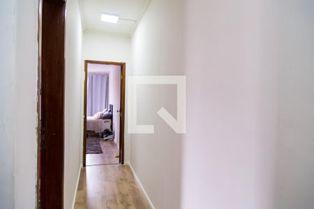 Casa à venda com 190m², 3 quartos e 2 vagas Casa à venda com 190m², 3 quartos e 2 vagasCorredor