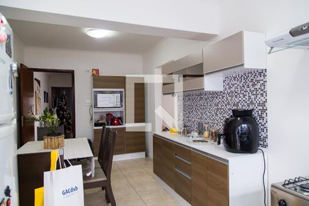 Casa à venda com 190m², 3 quartos e 2 vagas Casa à venda com 190m², 3 quartos e 2 vagasCozinha