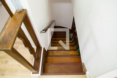 Casa à venda com 190m², 3 quartos e 2 vagas Casa à venda com 190m², 3 quartos e 2 vagasCorredor - Escada