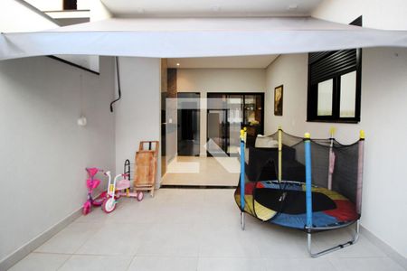 Casa de condomínio para alugar com 130m², 3 quartos e 4 vagasQuintal