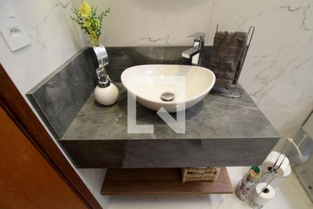 Casa de condomínio para alugar com 130m², 3 quartos e 4 vagasBanheiro Social