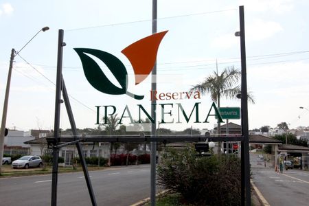 Casa de condomínio para alugar com 130m², 3 quartos e 4 vagasFachada