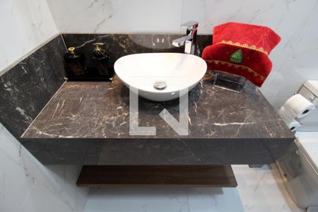 Casa de condomínio para alugar com 130m², 3 quartos e 4 vagasBanheiro da Suíte