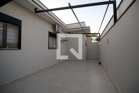 Casa de condomínio para alugar com 130m², 3 quartos e 4 vagasQuintal