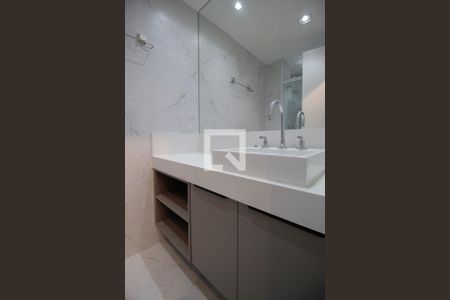 Banheiro de kitnet/studio para alugar com 1 quarto, 30m² em Pinheiros, São Paulo