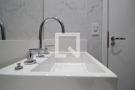 Banheiro de kitnet/studio para alugar com 1 quarto, 30m² em Pinheiros, São Paulo