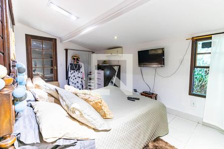 Suíte de casa de condomínio à venda com 3 quartos, 250m² em Badu, Niterói