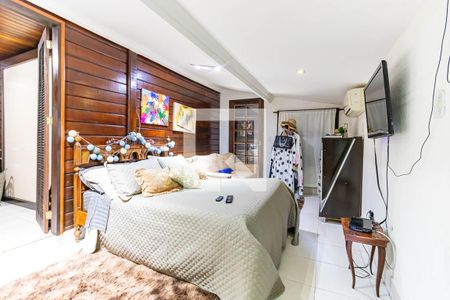 Suíte de casa de condomínio à venda com 3 quartos, 250m² em Badu, Niterói