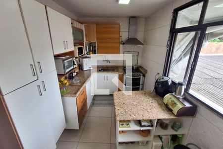 Casa à venda com 4 quartos, 198m² em Engenhoca, Niterói
