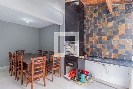 Casa à venda com 200m², 3 quartos e 2 vagas Casa à venda com 200m², 3 quartos e 2 vagasQuintal