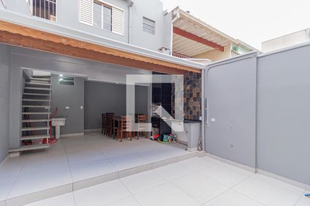 Casa à venda com 200m², 3 quartos e 2 vagas Casa à venda com 200m², 3 quartos e 2 vagasQuintal